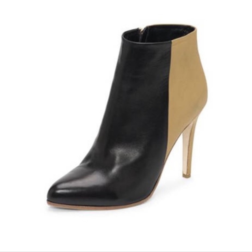 🌻 HP 🌻 Club Monaco Autumn Two-Tone Bootie 38.5